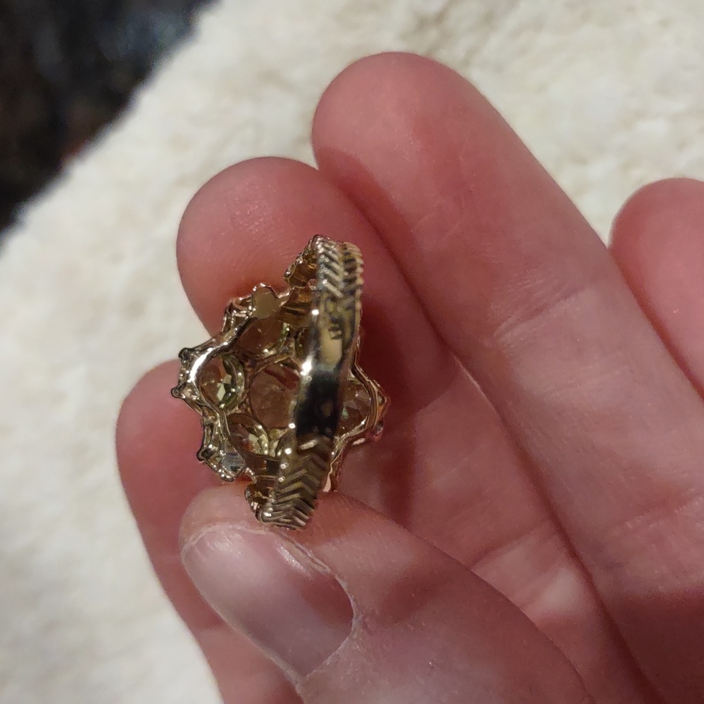 Peridot ring set in 10kt yellow gold - Picture 12 of 12